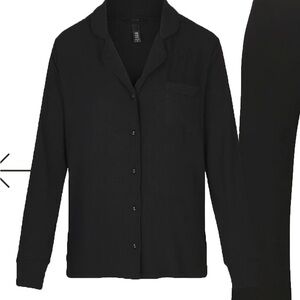 Skims Black Soft Lounge Top